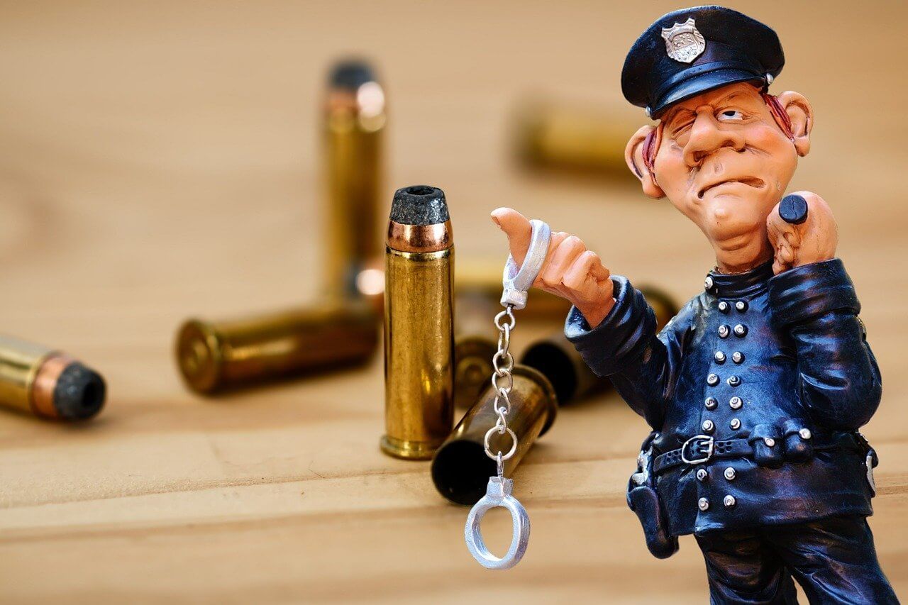 İzmir Ceza Avukatı Bartu UÇAR, ceza davalarına ilişkin avukatlık ücreti, davaya vekil olan avukatın ilgili dava için harcayacağı zaman ve emekle birlikte baroların önerisi kapsamında farklılık gösterebilmektedir.